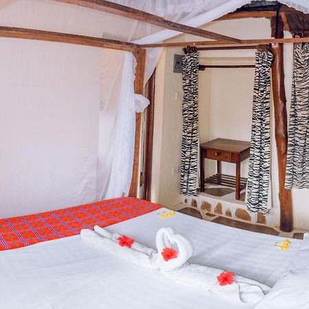 Kijani Cottages In Diani Диани Бийч Екстериор снимка