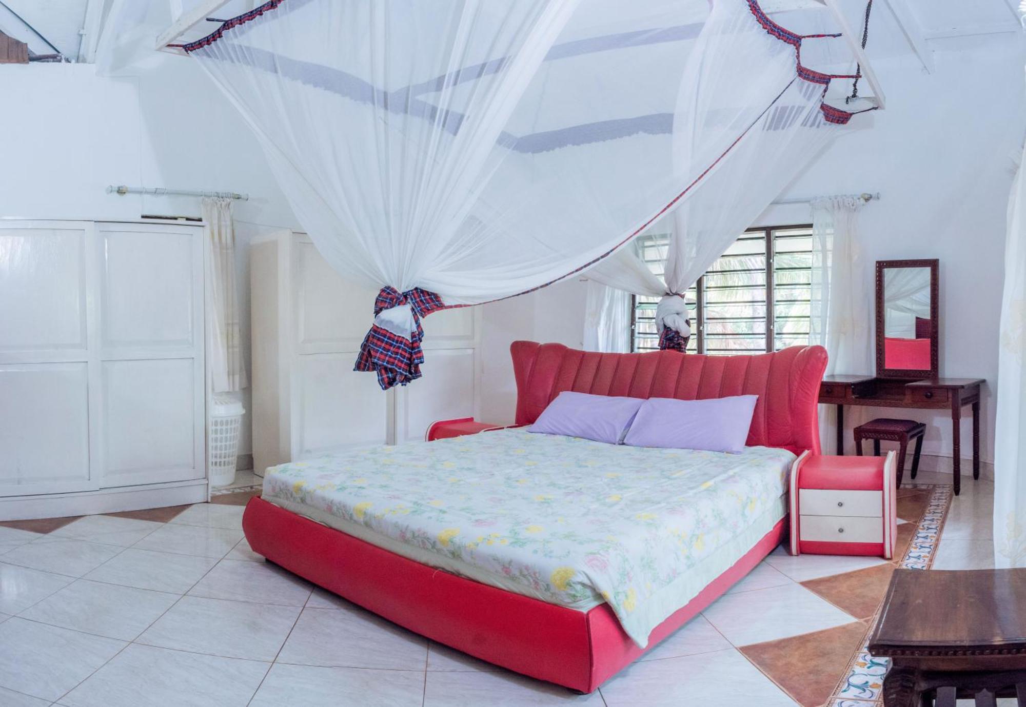 Kijani Cottages In Diani Диани Бийч Екстериор снимка