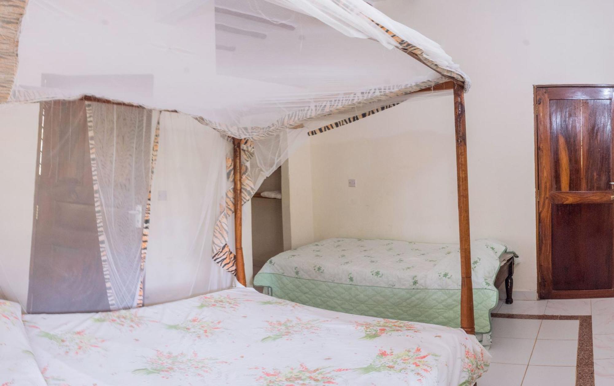 Kijani Cottages In Diani Диани Бийч Екстериор снимка