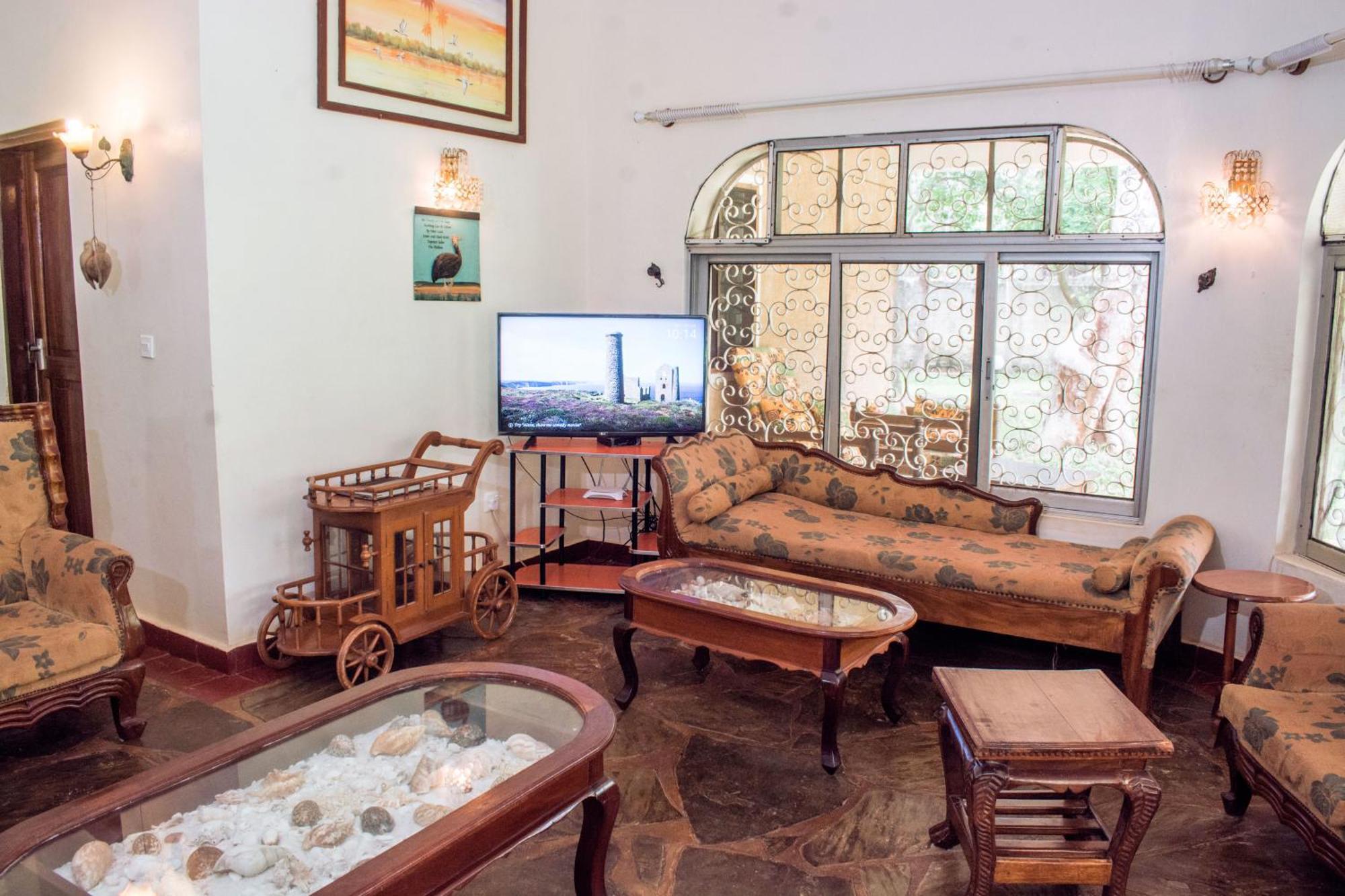 Kijani Cottages In Diani Диани Бийч Екстериор снимка