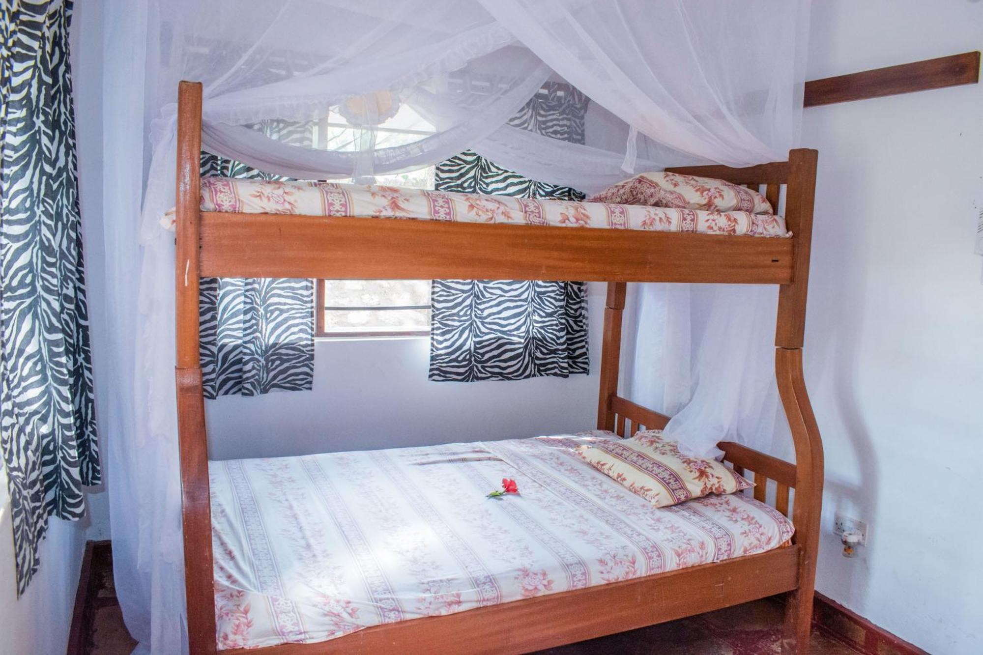 Kijani Cottages In Diani Диани Бийч Екстериор снимка