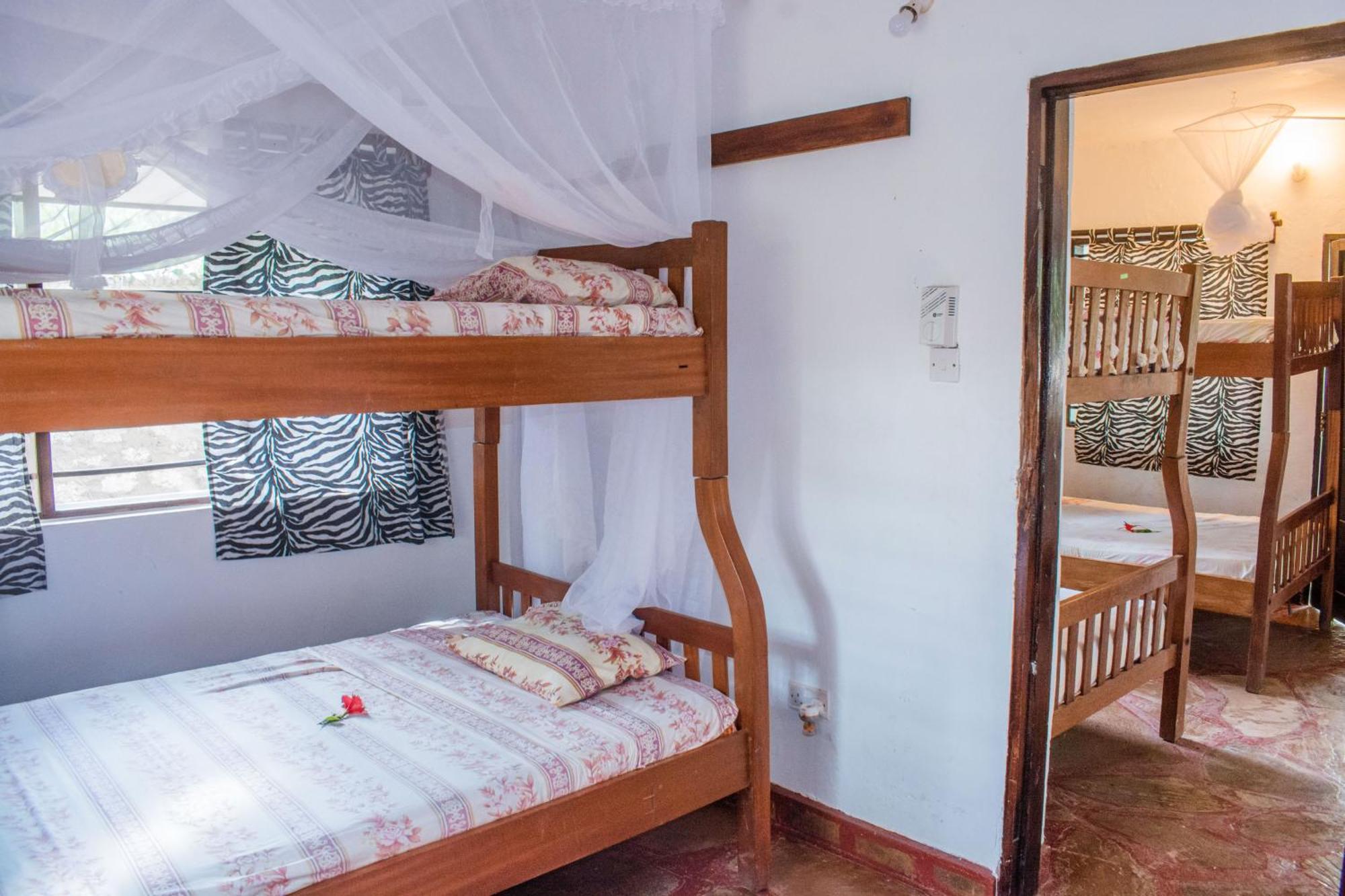 Kijani Cottages In Diani Диани Бийч Екстериор снимка