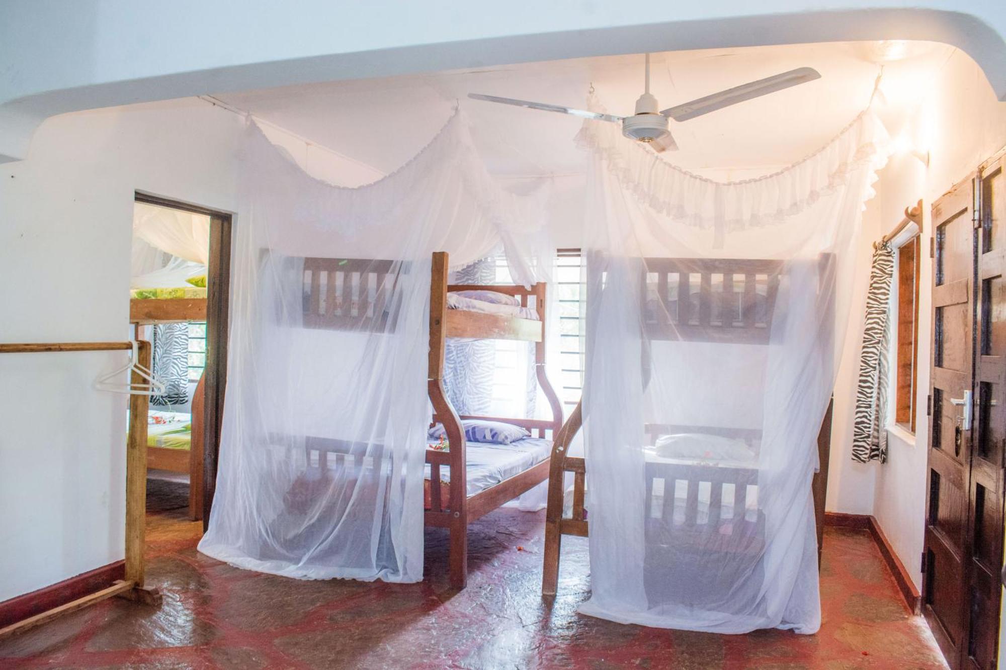 Kijani Cottages In Diani Диани Бийч Екстериор снимка