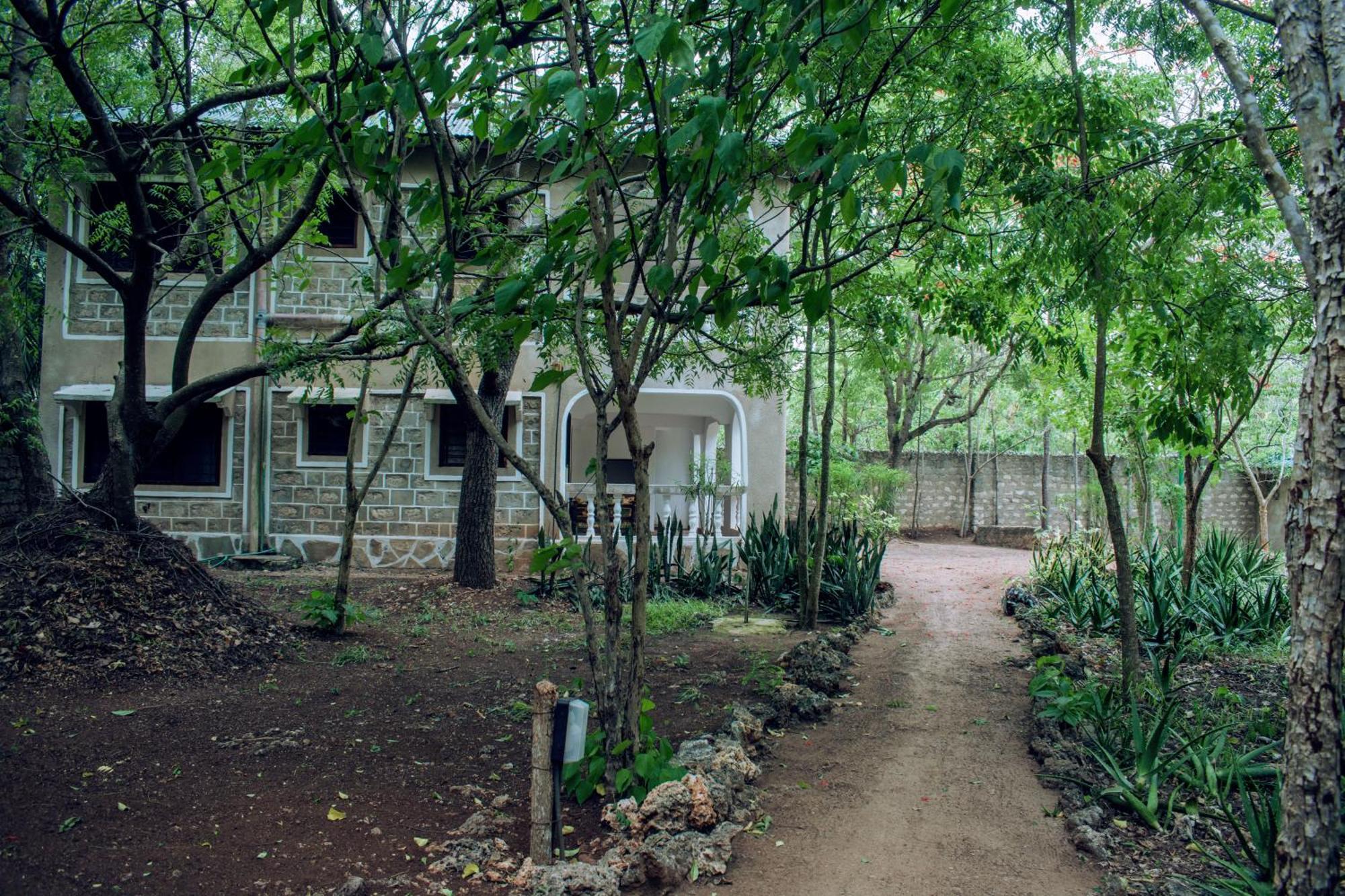 Kijani Cottages In Diani Диани Бийч Екстериор снимка
