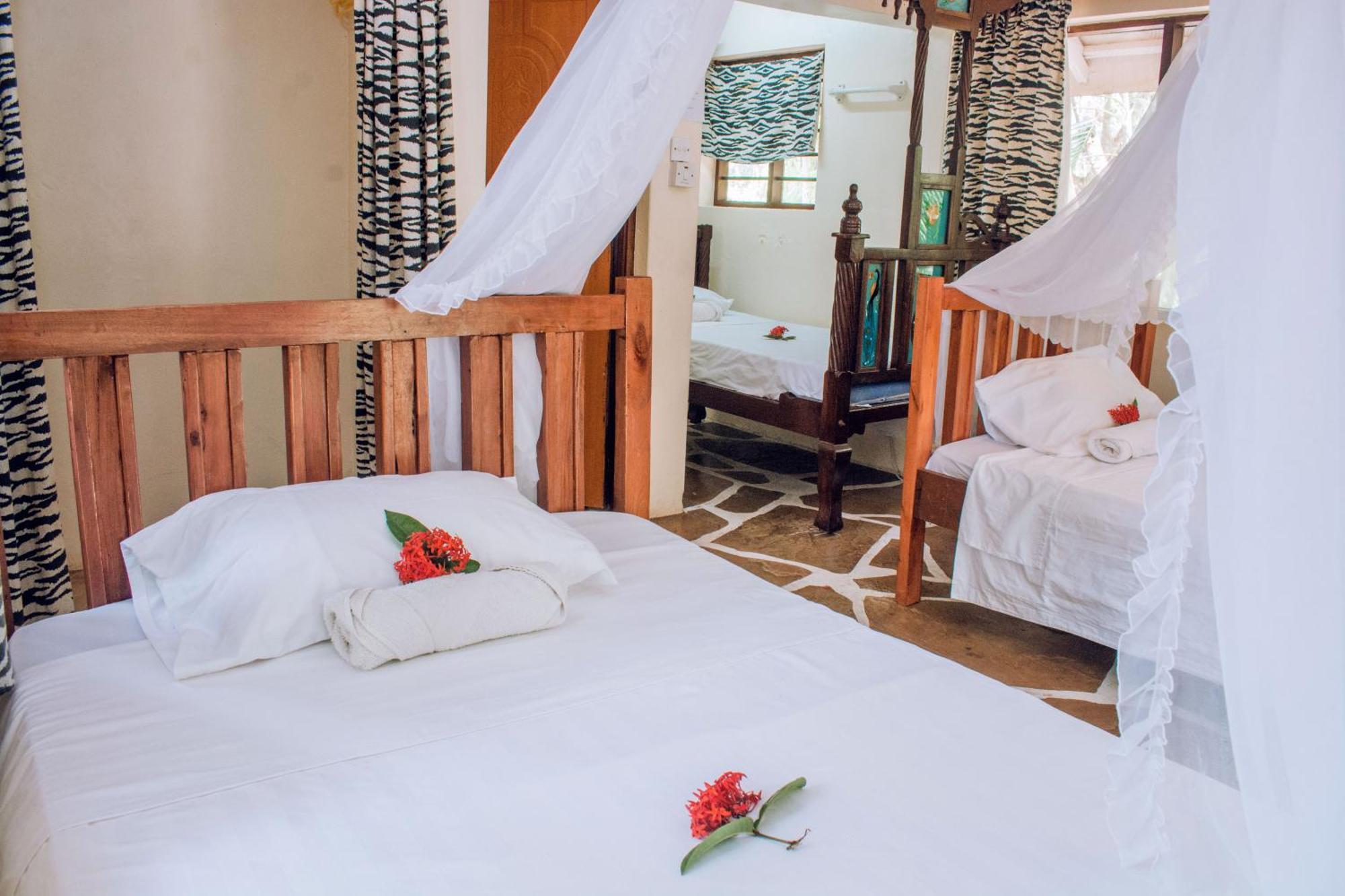 Kijani Cottages In Diani Диани Бийч Екстериор снимка
