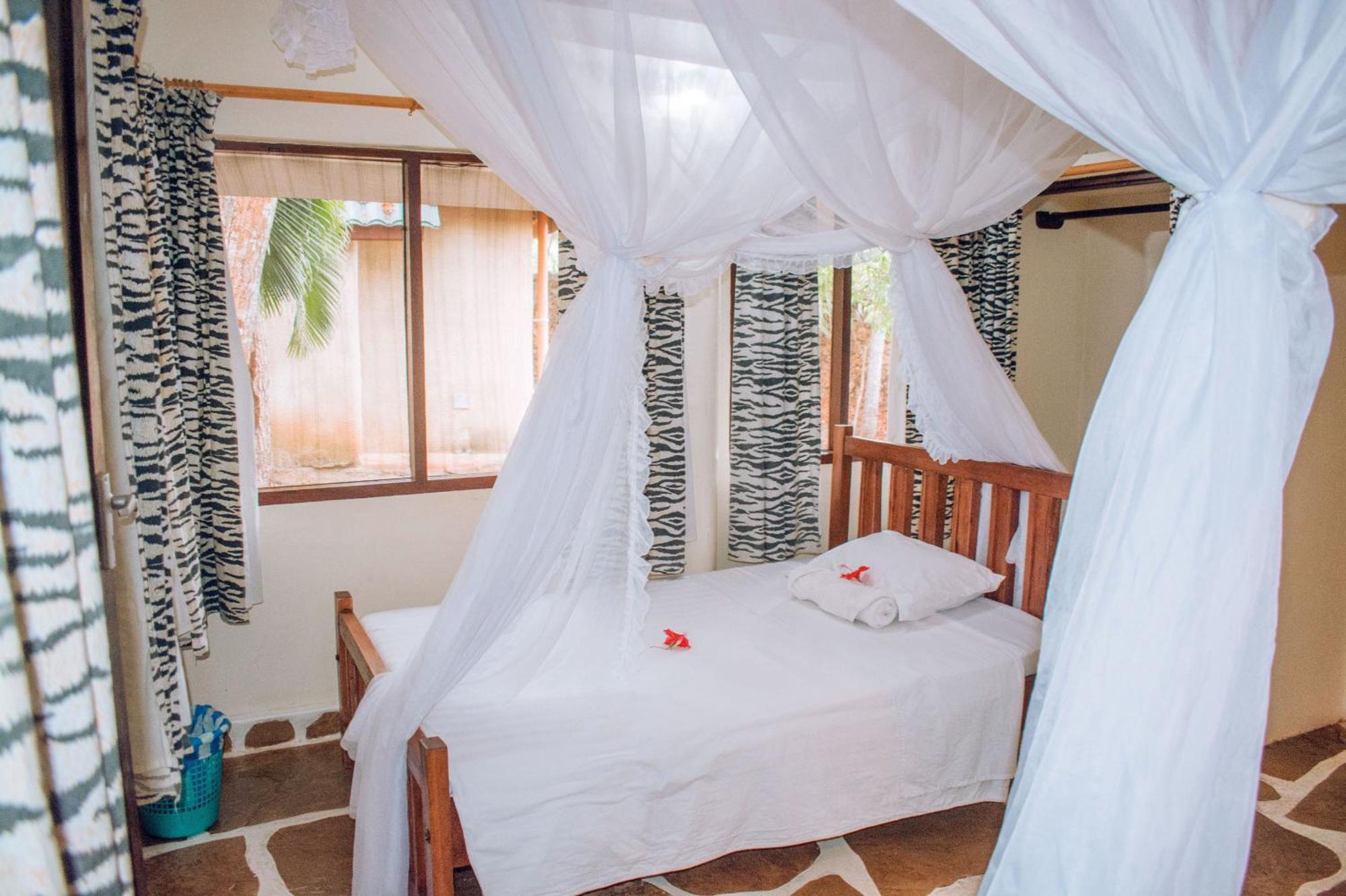 Kijani Cottages In Diani Диани Бийч Екстериор снимка