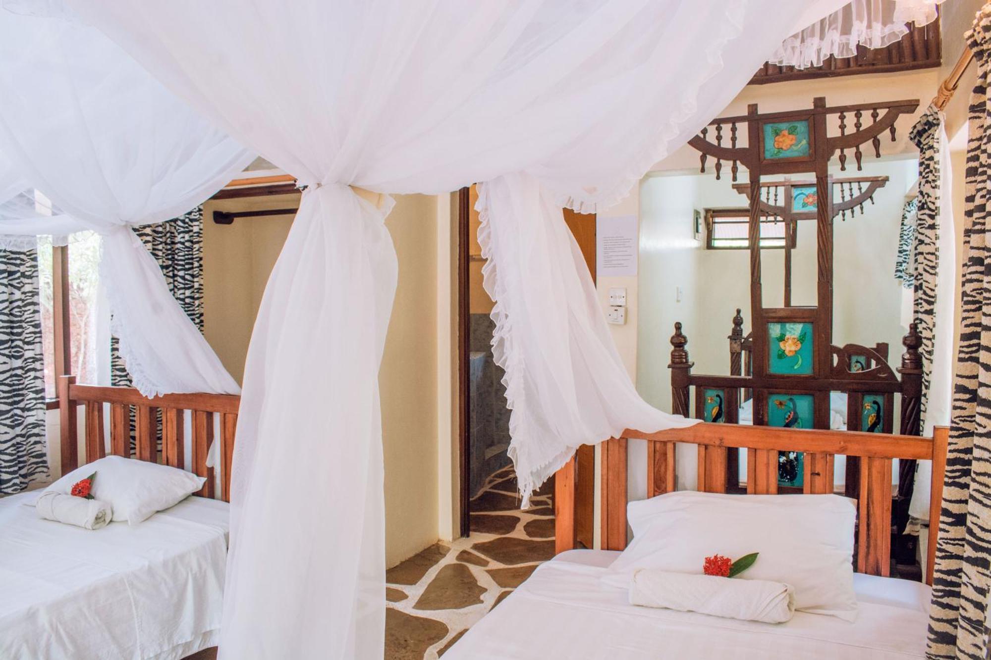 Kijani Cottages In Diani Диани Бийч Екстериор снимка