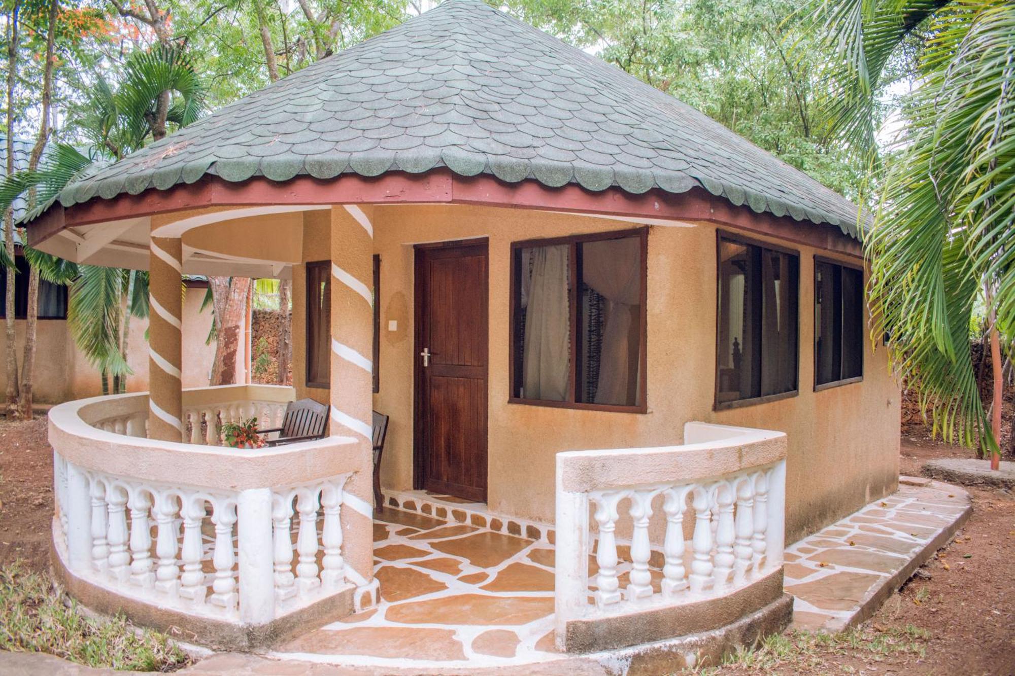 Kijani Cottages In Diani Диани Бийч Екстериор снимка