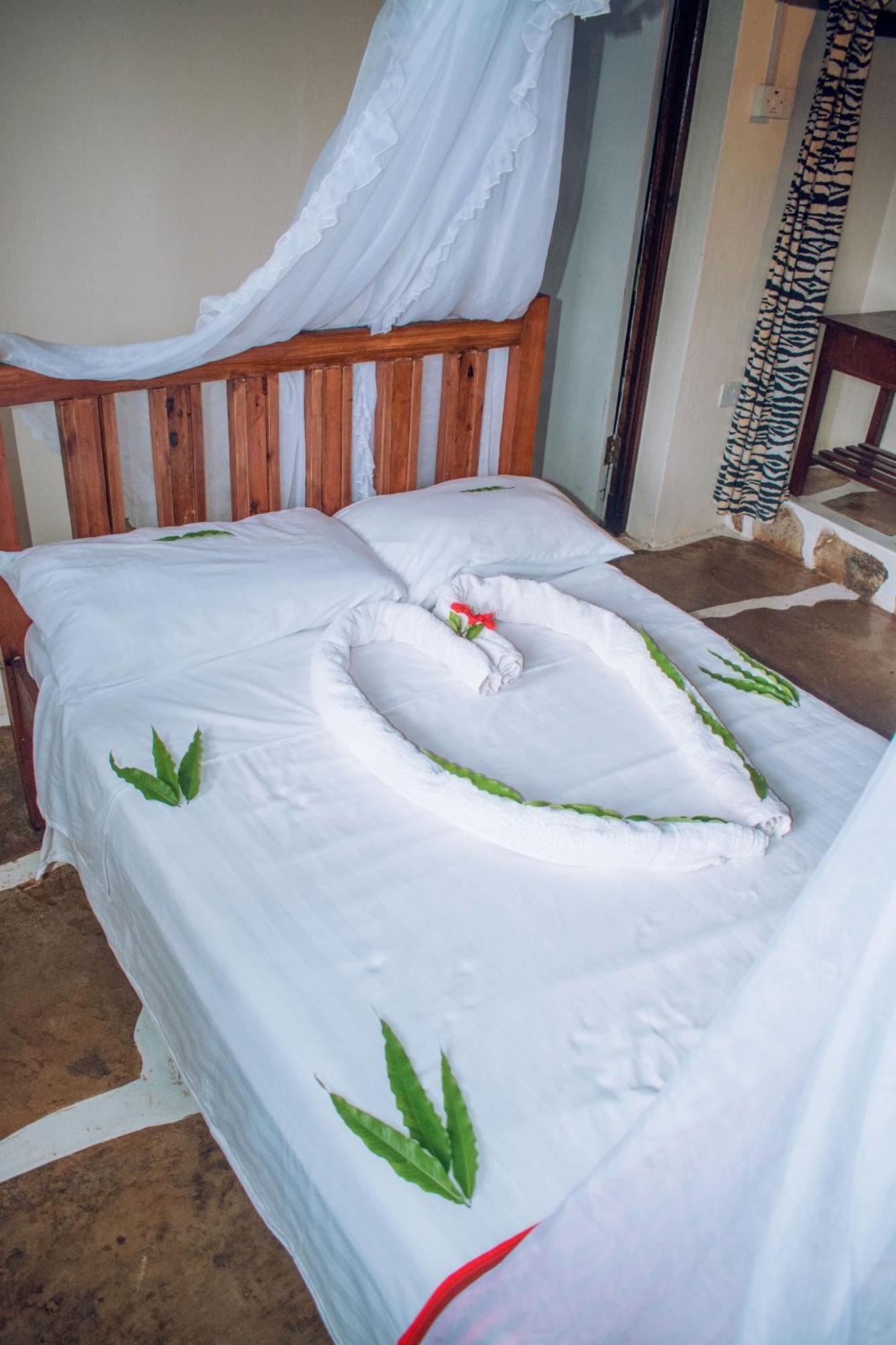 Kijani Cottages In Diani Диани Бийч Екстериор снимка