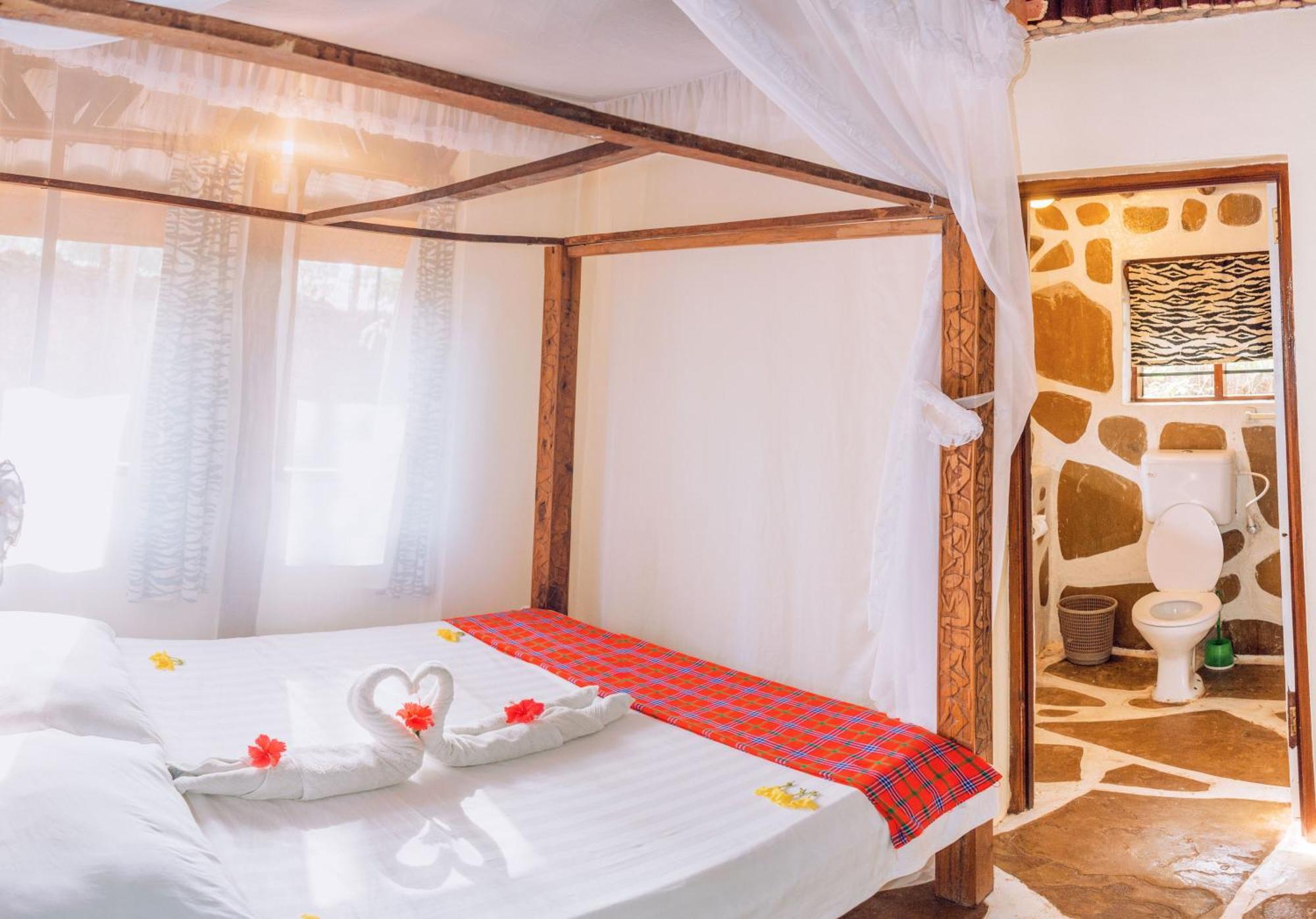 Kijani Cottages In Diani Диани Бийч Екстериор снимка