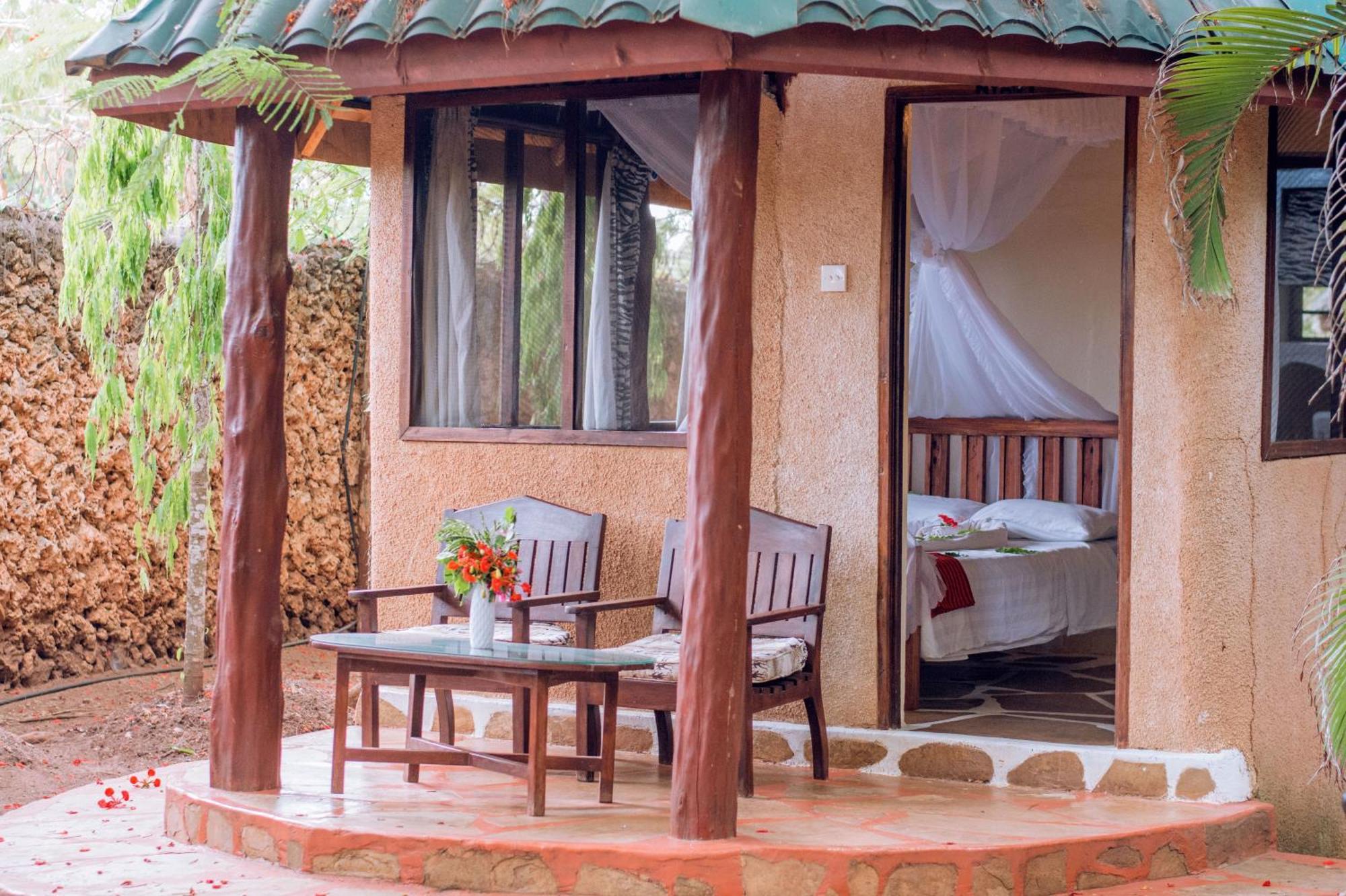 Kijani Cottages In Diani Диани Бийч Екстериор снимка